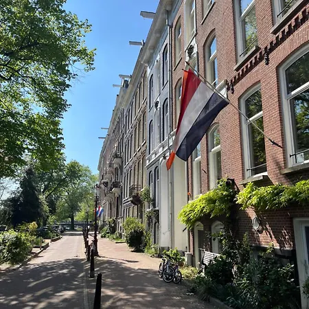 Couette-café Spinoza 4*