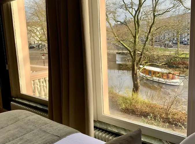 Couette-café Spinoza 4*