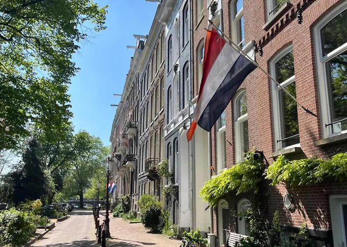 Couette-café Spinoza 4*